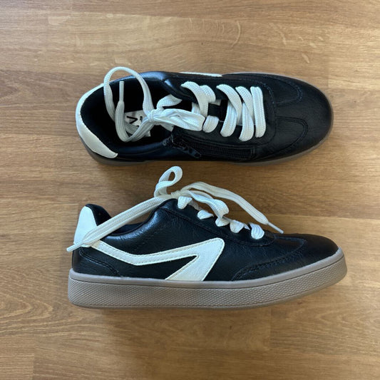 Dolce Vita Black & White Sneaker 1