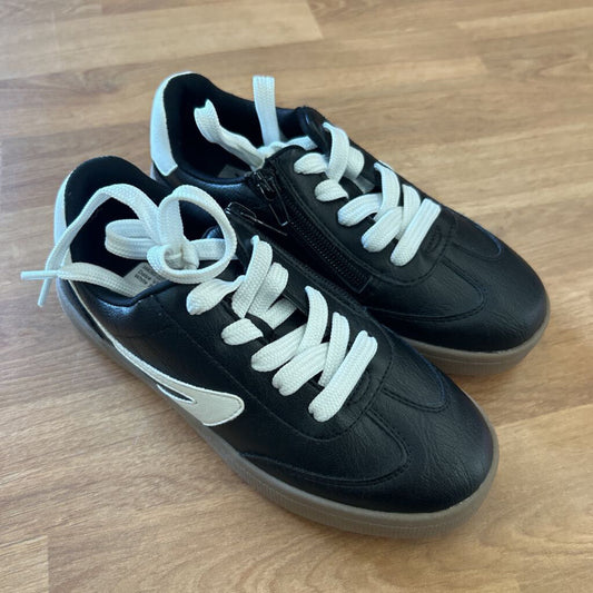 Dolce Vita Black & White Sneaker 1