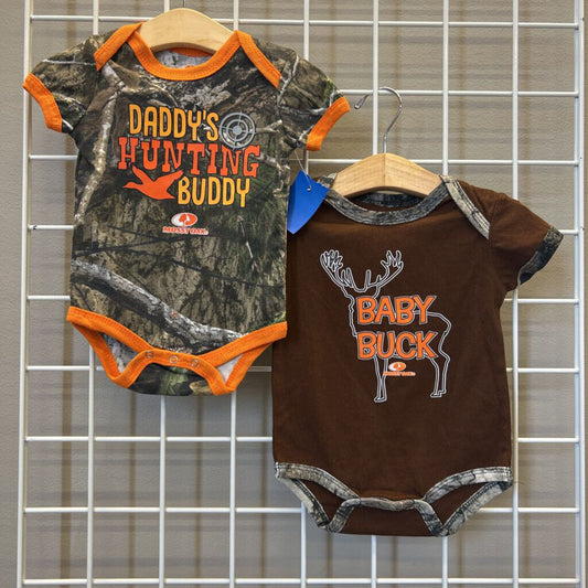 NWOT Mossy Oak Set of 2 SS Onesies - 3/6m