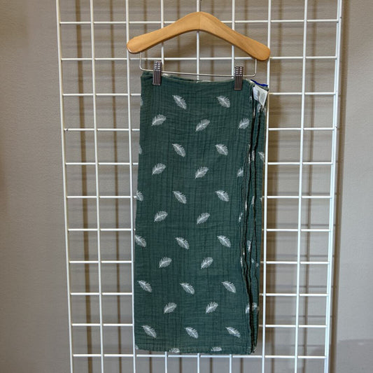 Cloud Isaldn Feather Muslin Swaddle Blanket - Green