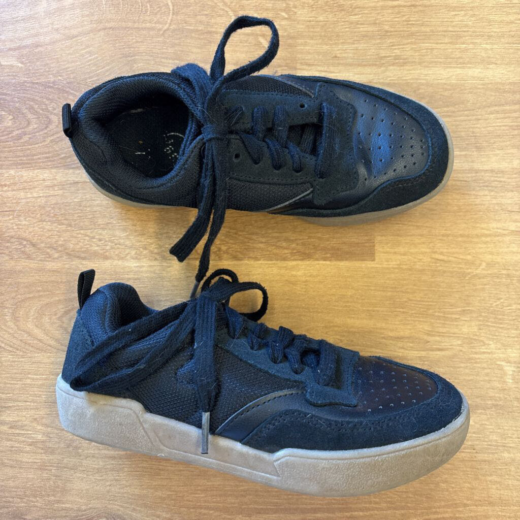 Art Class Black Sneakers - 1
