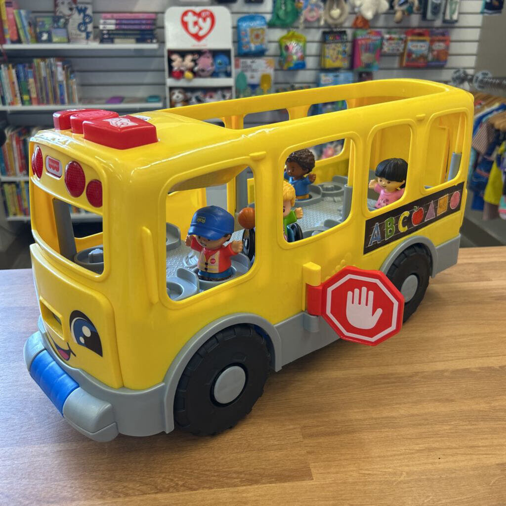 Fisher Price Little People Pull Along Bus w/ 4 Figures