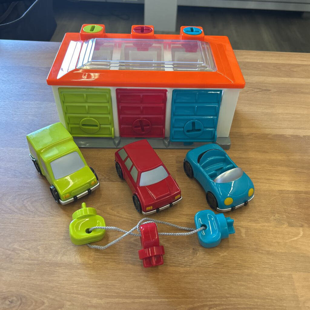 Battat Locking Car Garage