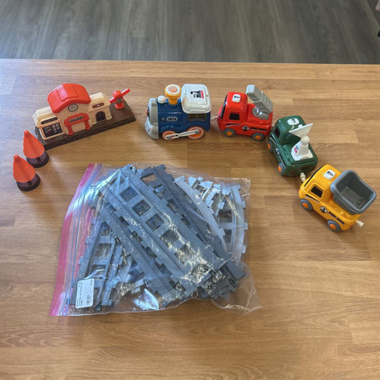 Train Set w/ Tracks (2 bags)