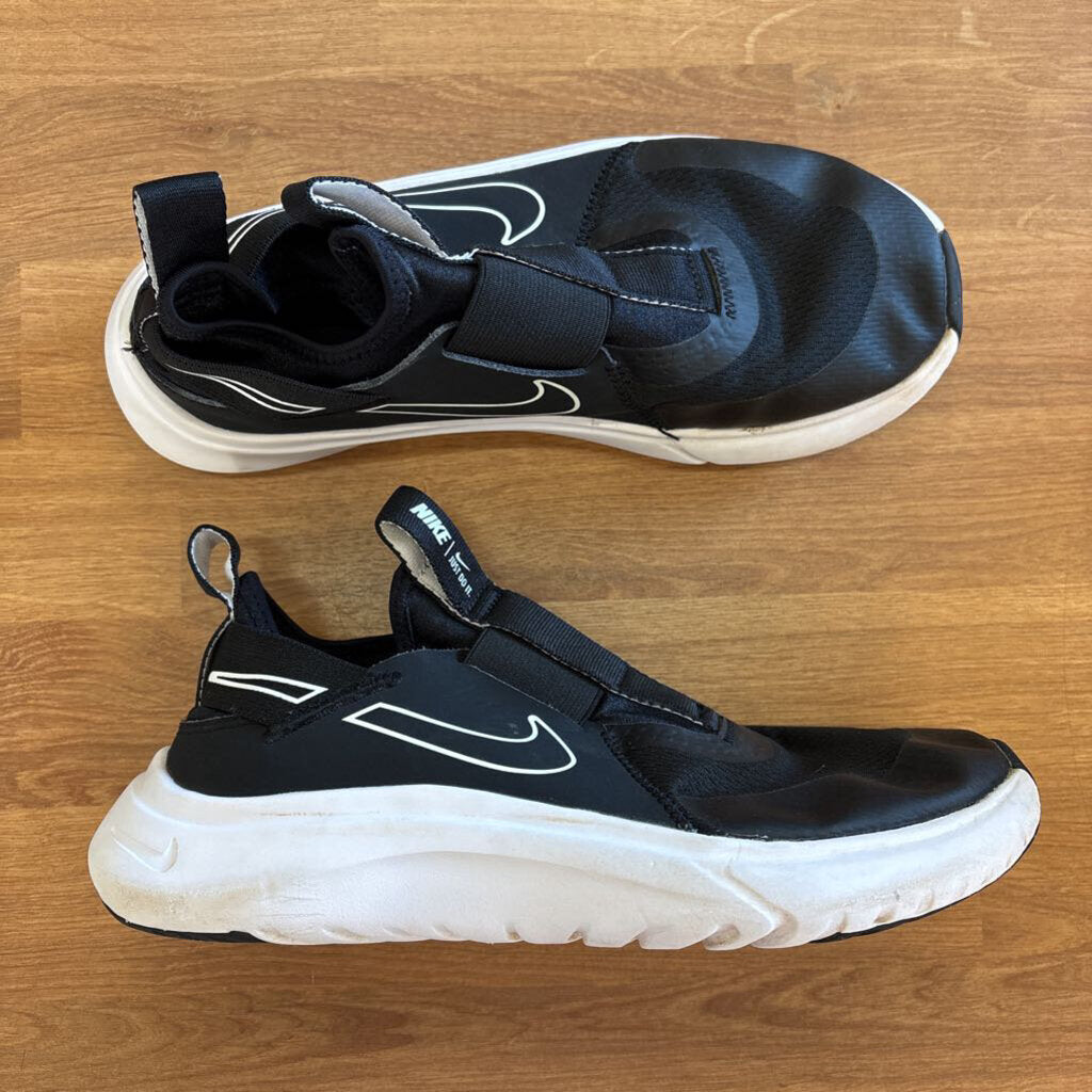 Nike Black Sneakers - 5.5