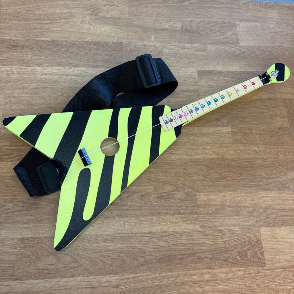 Play Green Guitar