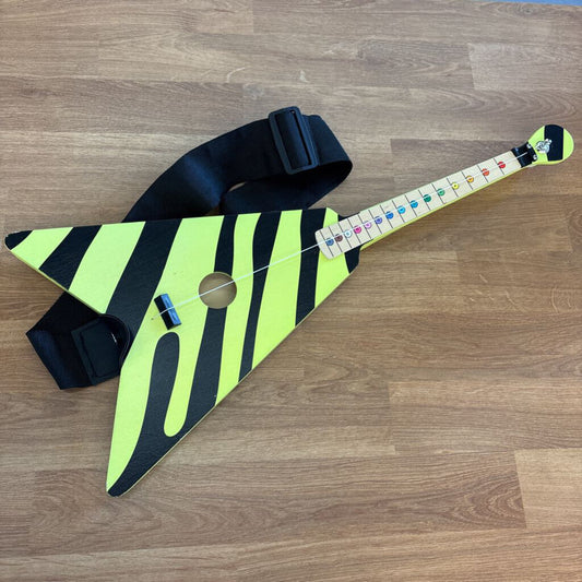 Play Green Guitar