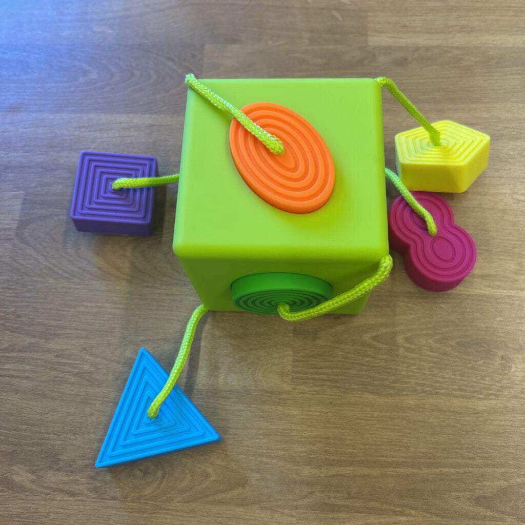 Fat Brain Oombee Cube