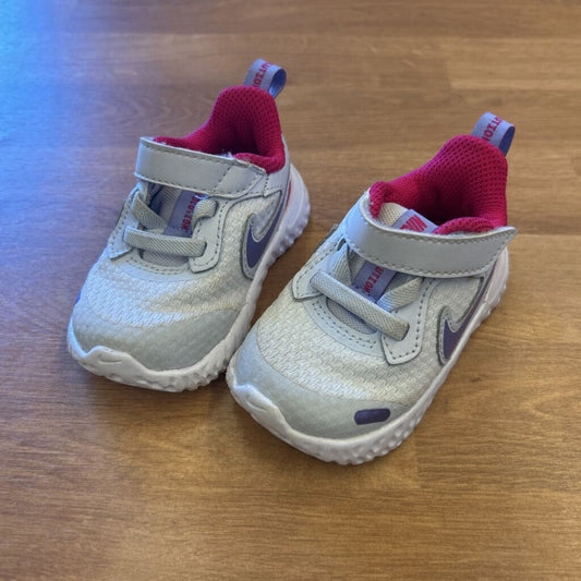 Nike Pink/Purple Sneakers 3