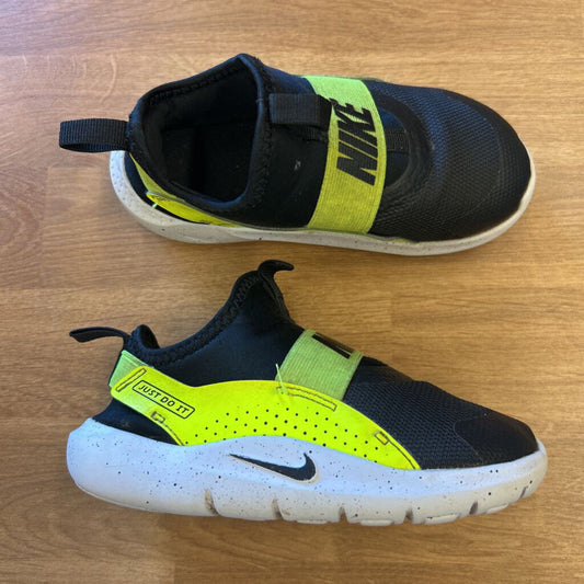 Nike Black/Green Slip On Sneakers - 10