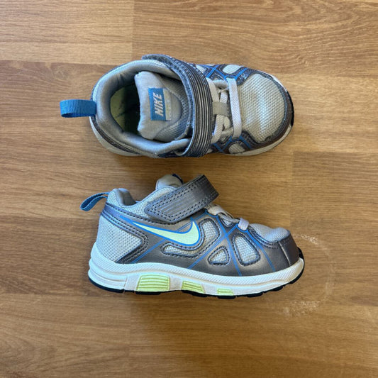 Nike Grey Sneakers - 5.5
