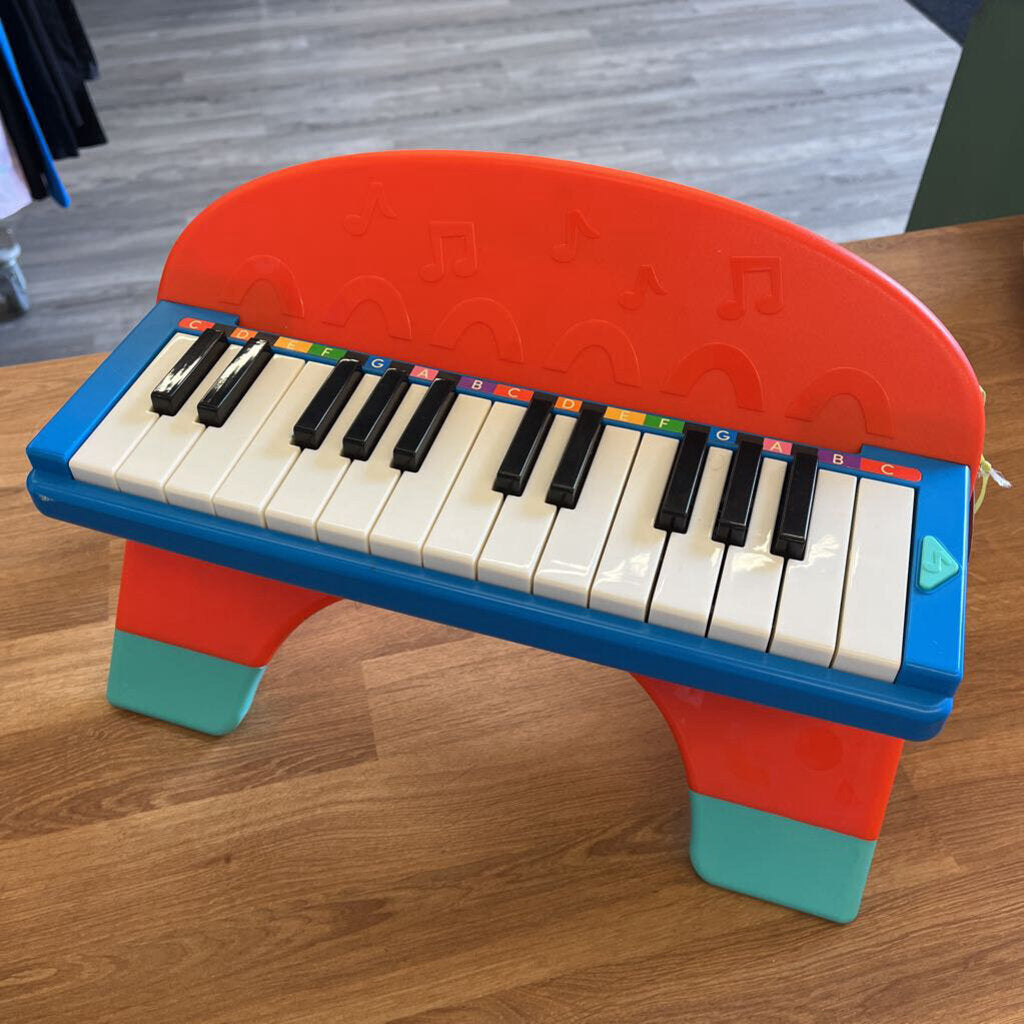 NEW Battat Piano (no song book)