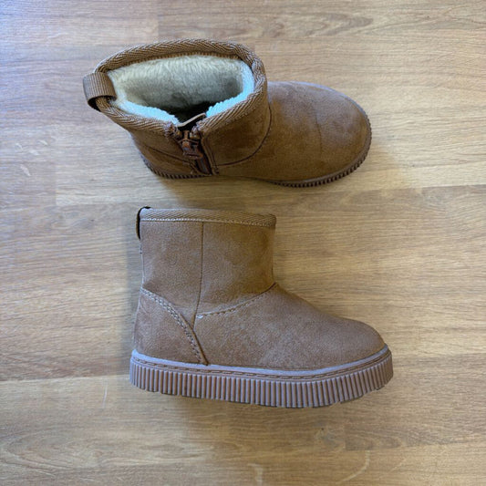 Cat & Jack Brown Furry Boots - 6