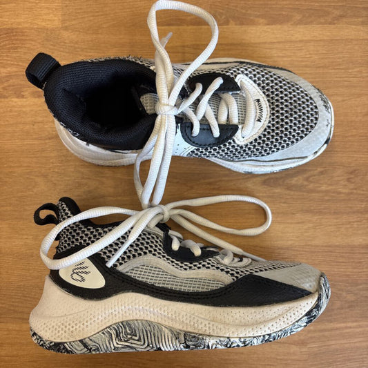 White Under Armour Sneakers - 11