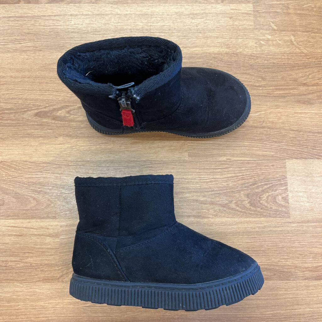 Cat & Jack Black Furry Boots - 7