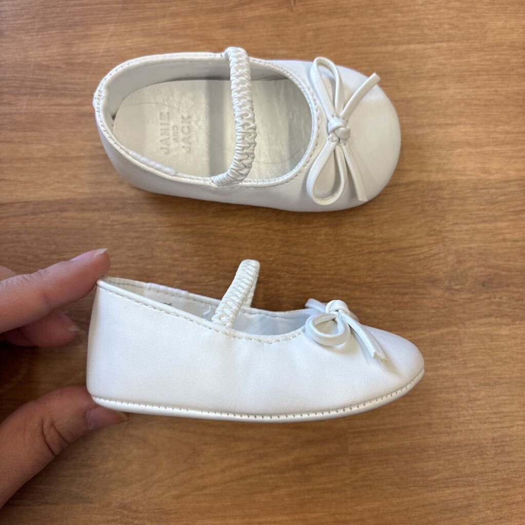 Janie & Jack White Crib Shoes - 3/6m