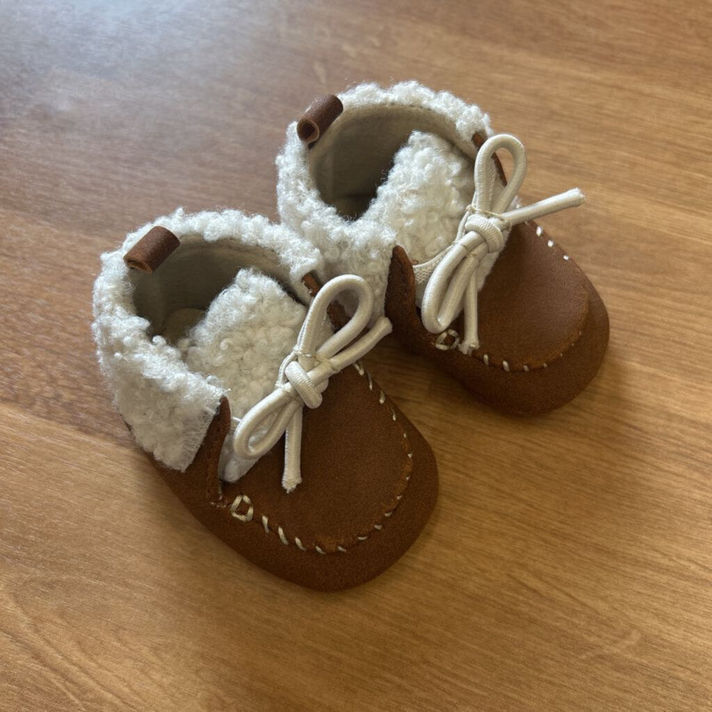 Osh Kosh Brown Sherpa Crib Shoes - NB