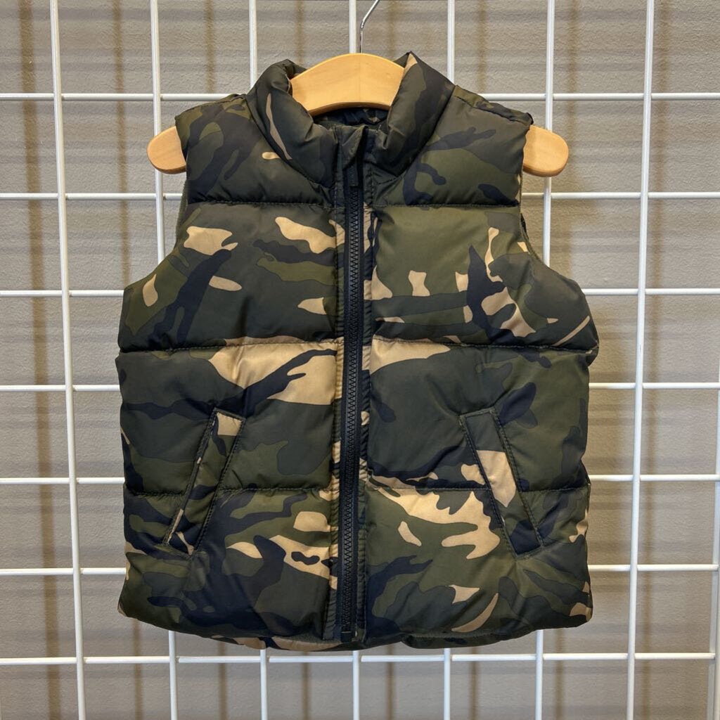 Old Navy Camo Puffer Vest - 3T