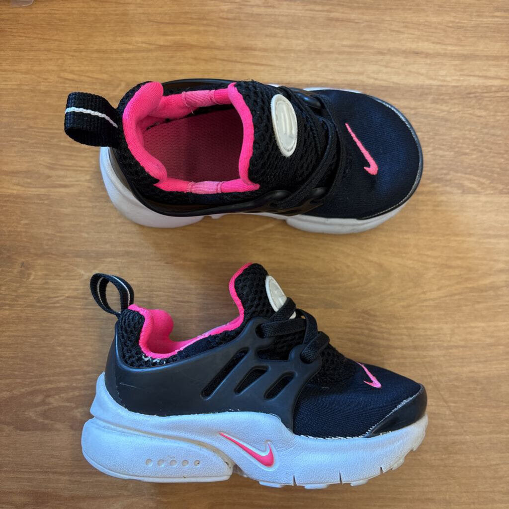 Nike Black/Pink Sneakers - 6