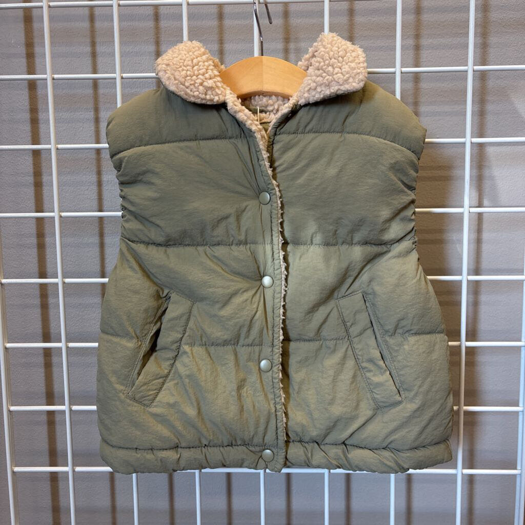 Zara Puffer Vest - 3/4
