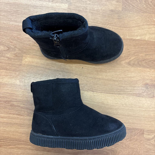 Cat & Jack Black Furry Boots - 6
