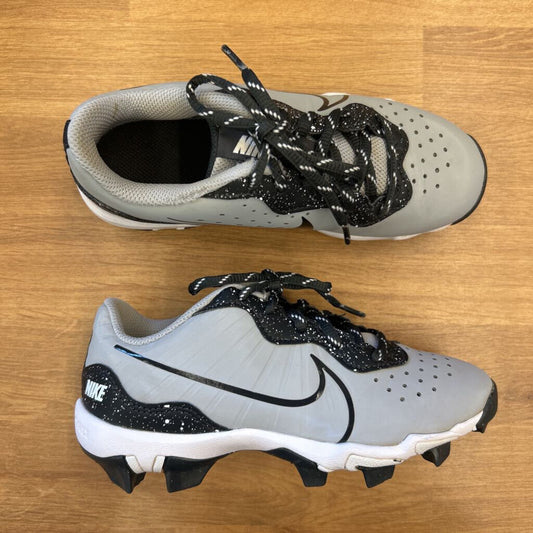 Nike Grey Cleats - 1.5
