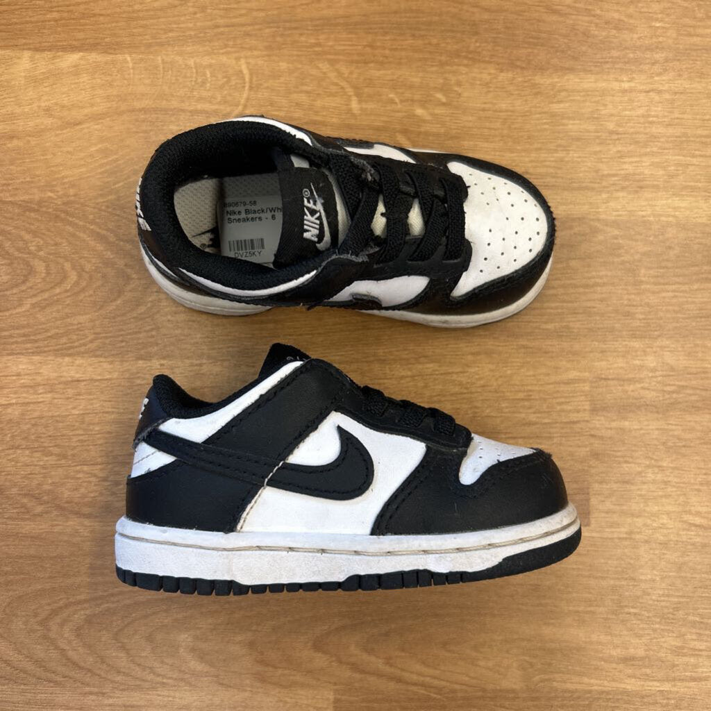 Nike Black/White Sneakers - 6