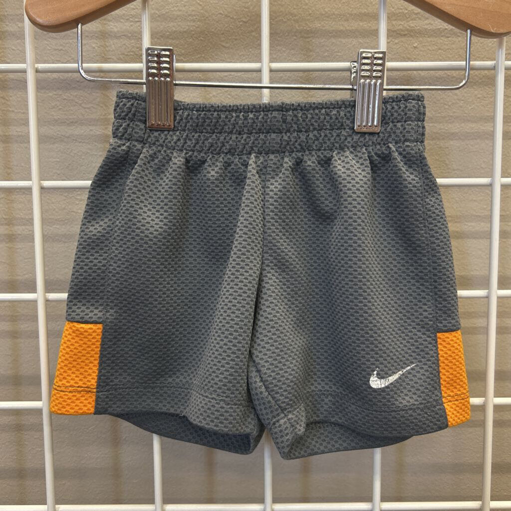 Nike Active Shorts - 12m