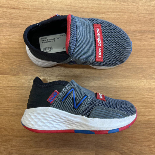 New Balance Grey Sneakers - 5