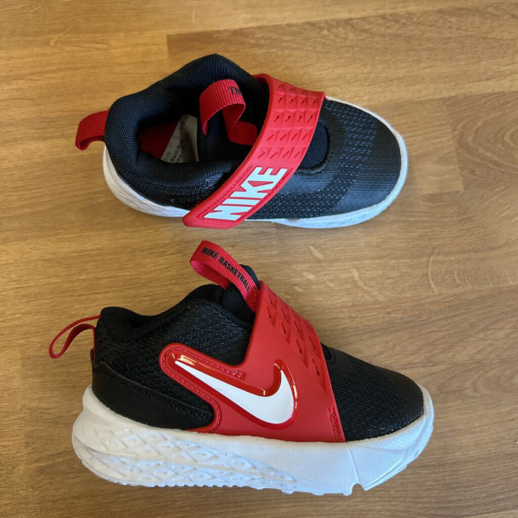 Nike Black/Red Sneakers - 7