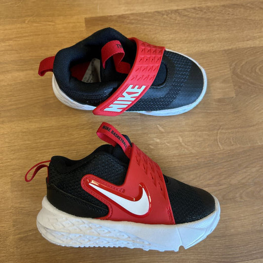 Nike Black/Red Sneakers - 7