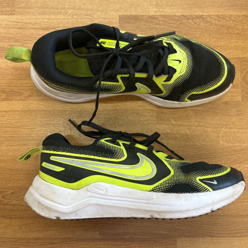 Nike Black/Green Sneakers - 3.5