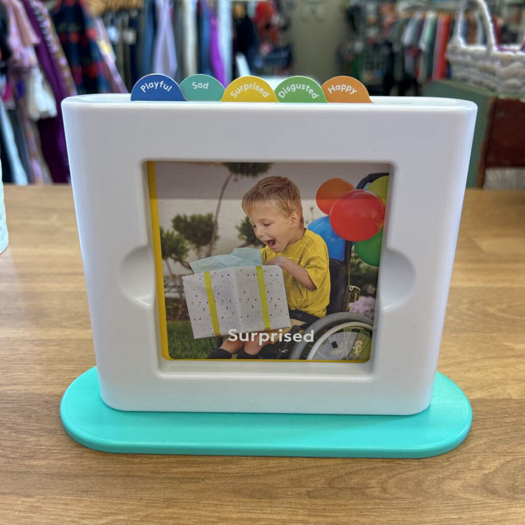 Lovevery Framed Mirror