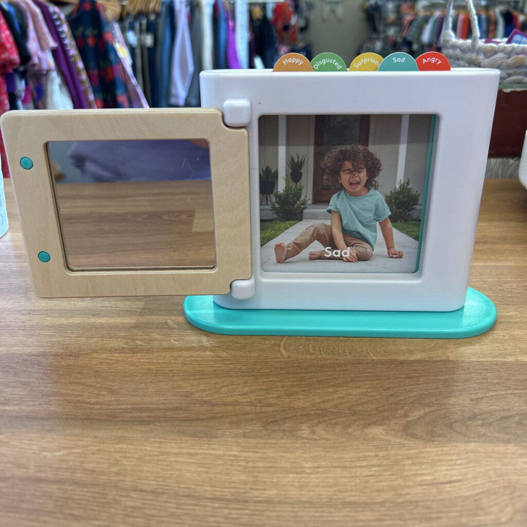 Lovevery Framed Mirror