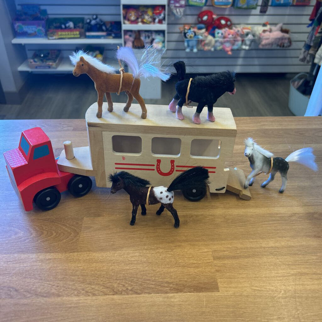 Melissa & Doug Horse Trailer w/ 4 Horses