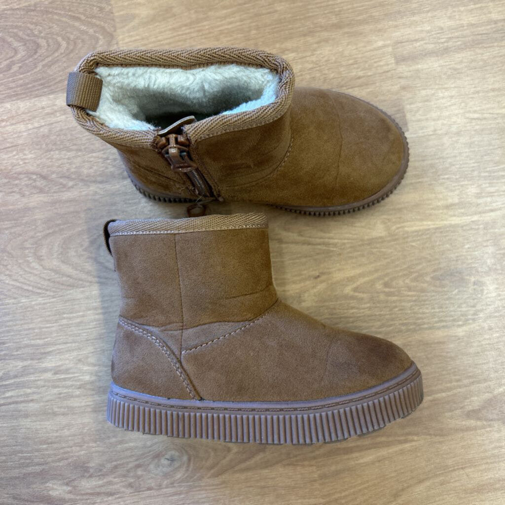 Cat & Jack Brown Furry Boots - 6