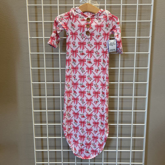 Caden Lane Bamboo Bow Sleeping Gown w/ Headband - 0/3m