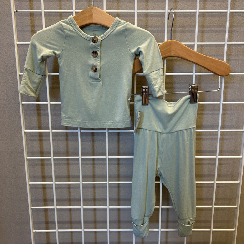Caden Lane Bamboo Two Pc Set (mark on back leg) - NB