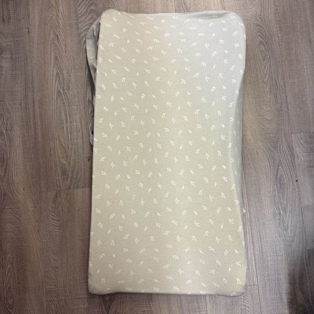 Munchkin Changing Pad w/ Sheet
